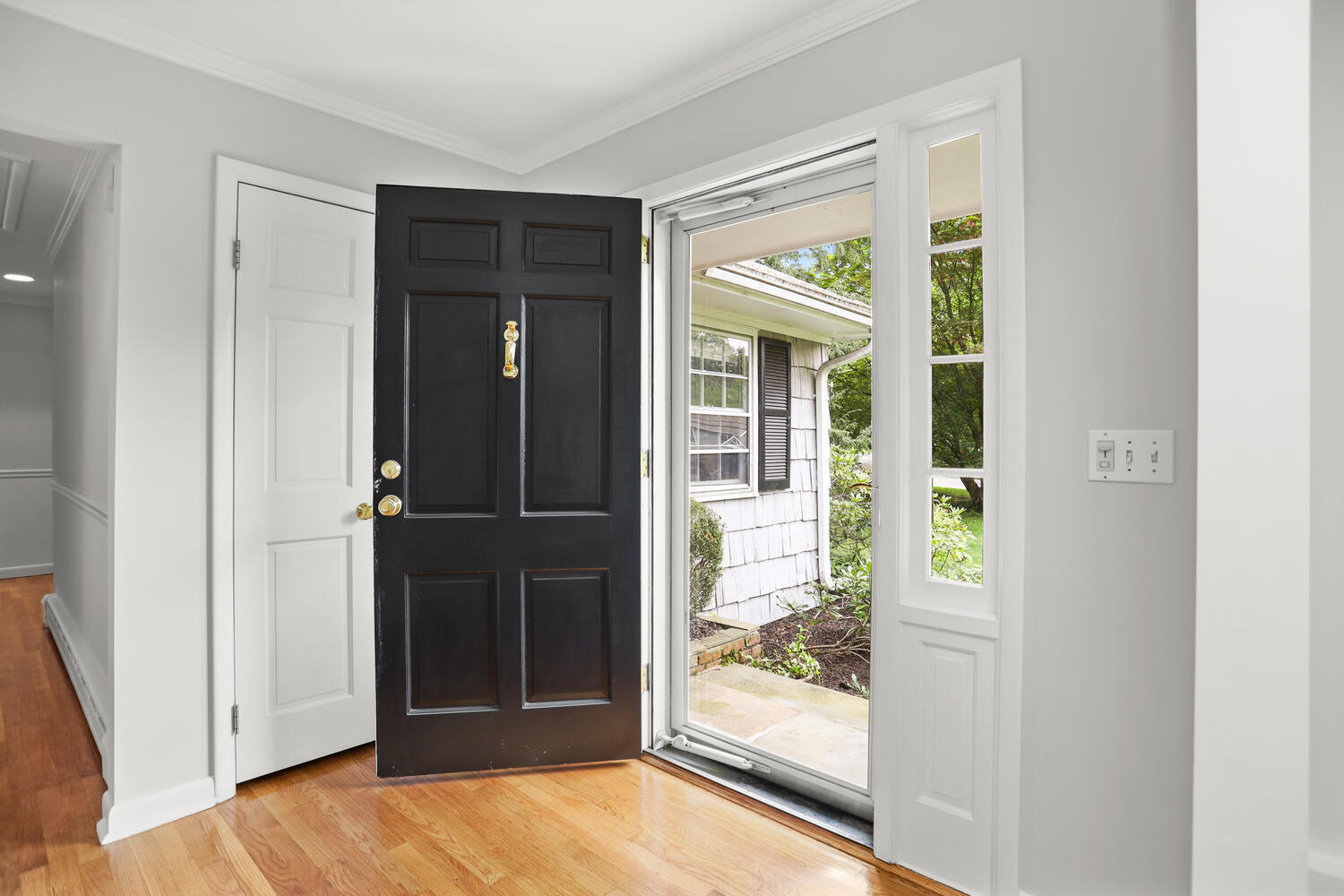 163 Farm Road New Canaan, CT 06840 - Photo 2 of 33 163 Farm Rd New Canaan CT-large-035-028-