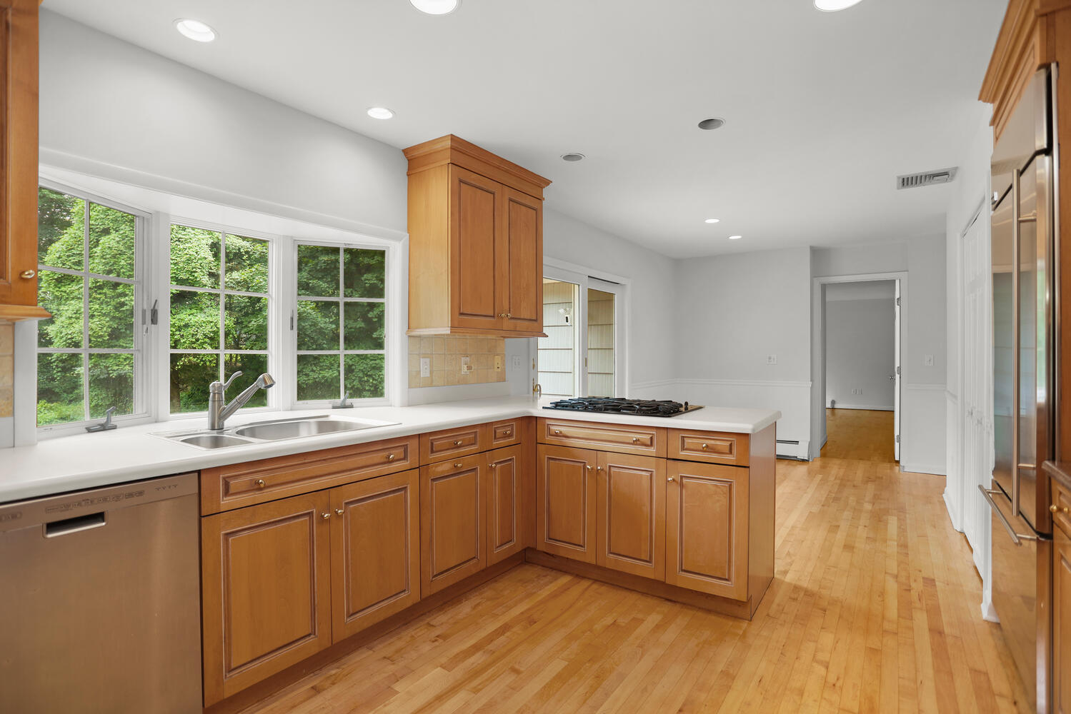 163 Farm Road New Canaan, CT 06840 - Photo 11 of 33 163 Farm Rd New Canaan CT-large-024-022-