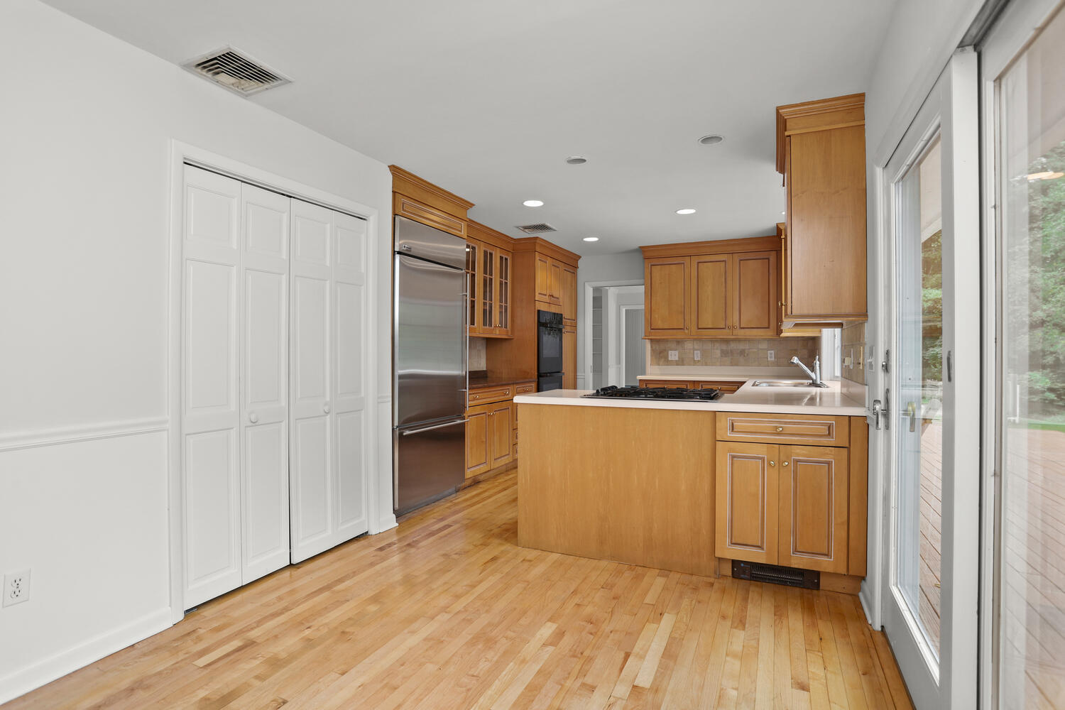 163 Farm Road New Canaan, CT 06840 - Photo 9 of 33 163 Farm Rd New Canaan CT-large-019-029-