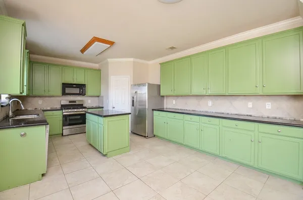 $2,500 | 407 Stream Mill Lane, Katy, TX 77494