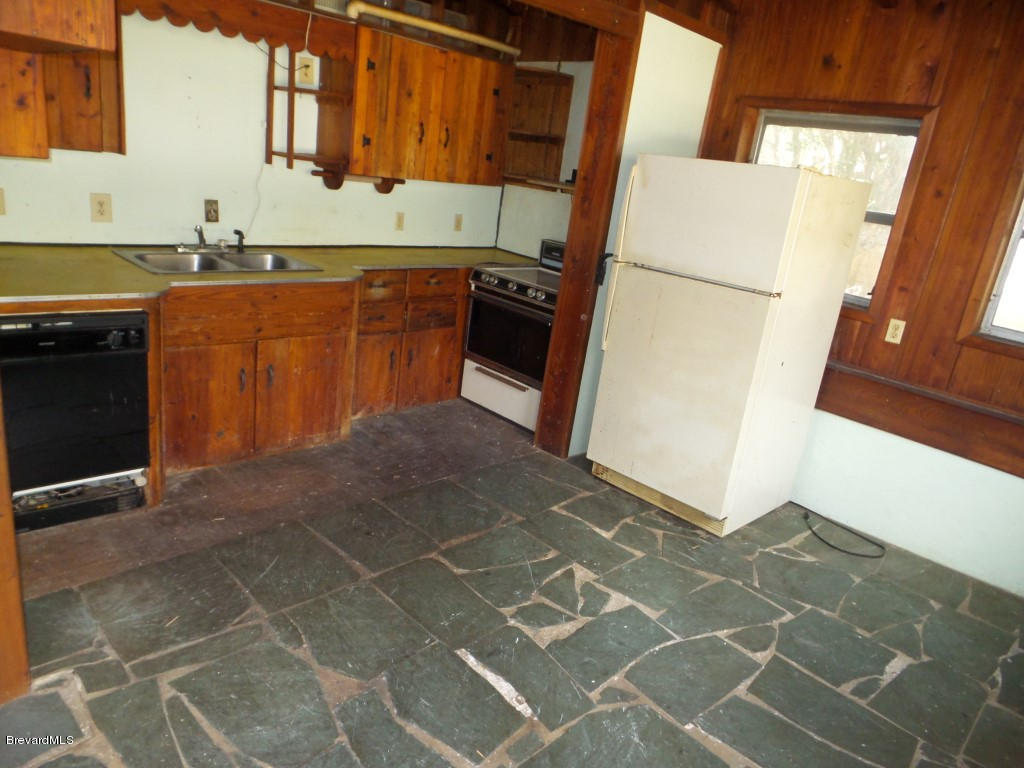 3001 Township Road Malabar, FL 32950 - Photo 2 of 10 Kitchen