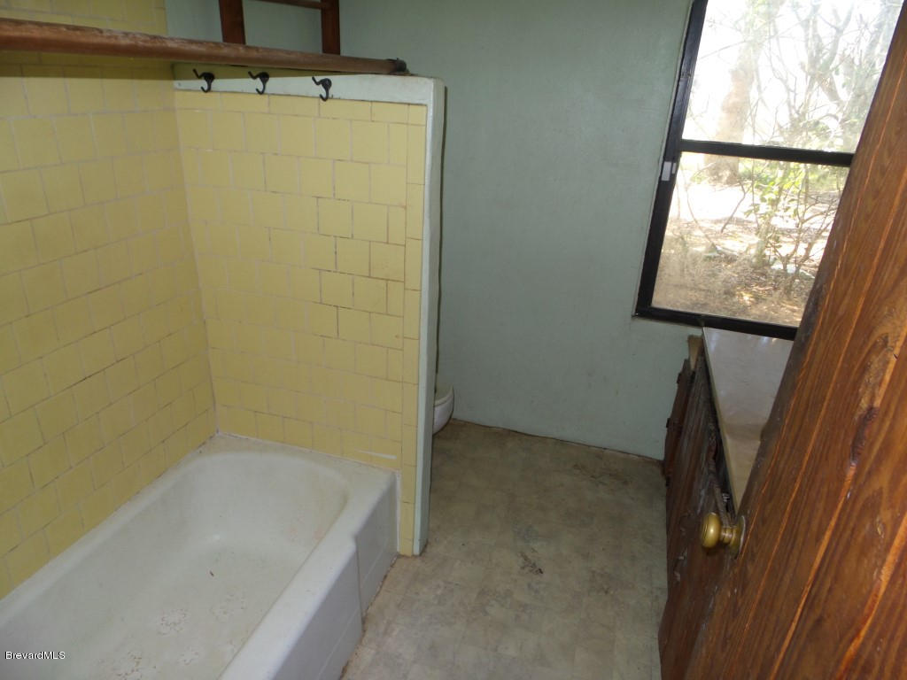 3001 Township Road Malabar, FL 32950 - Photo 8 of 10 Bathroom