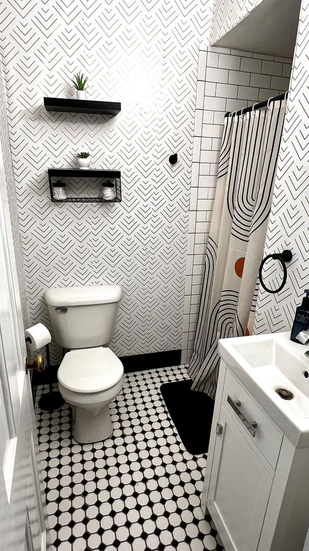 644 Genesee Avenue Morrison, IL 61270 - Photo 27 of 52 a bathroom with a toilet a sink and a shower