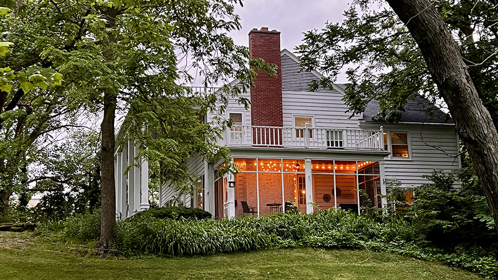 644 Genesee Avenue Morrison, IL 61270 - Photo 4 of 52 a front view of a house with garden