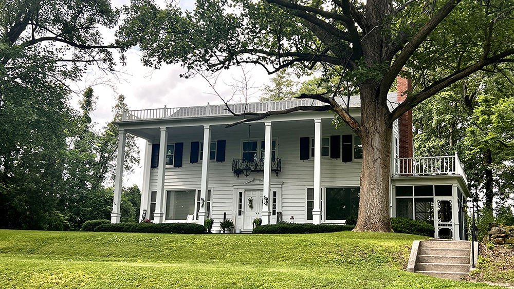 644 Genesee Avenue Morrison, IL 61270 - Photo 50 of 52 front view of a house with a yard