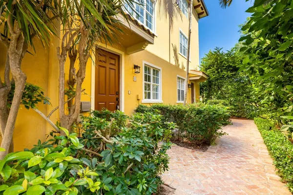 $7,000 | 72 Southeast 6th Avenue, Unit H, Delray Beach, FL 33483