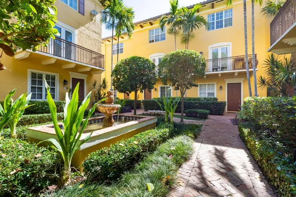 $7,000 | 72 Southeast 6th Avenue, Unit H, Delray Beach, FL 33483