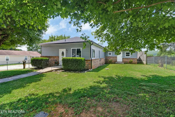 $329,000 | 436 Maple Street, Harriman, TN 37748