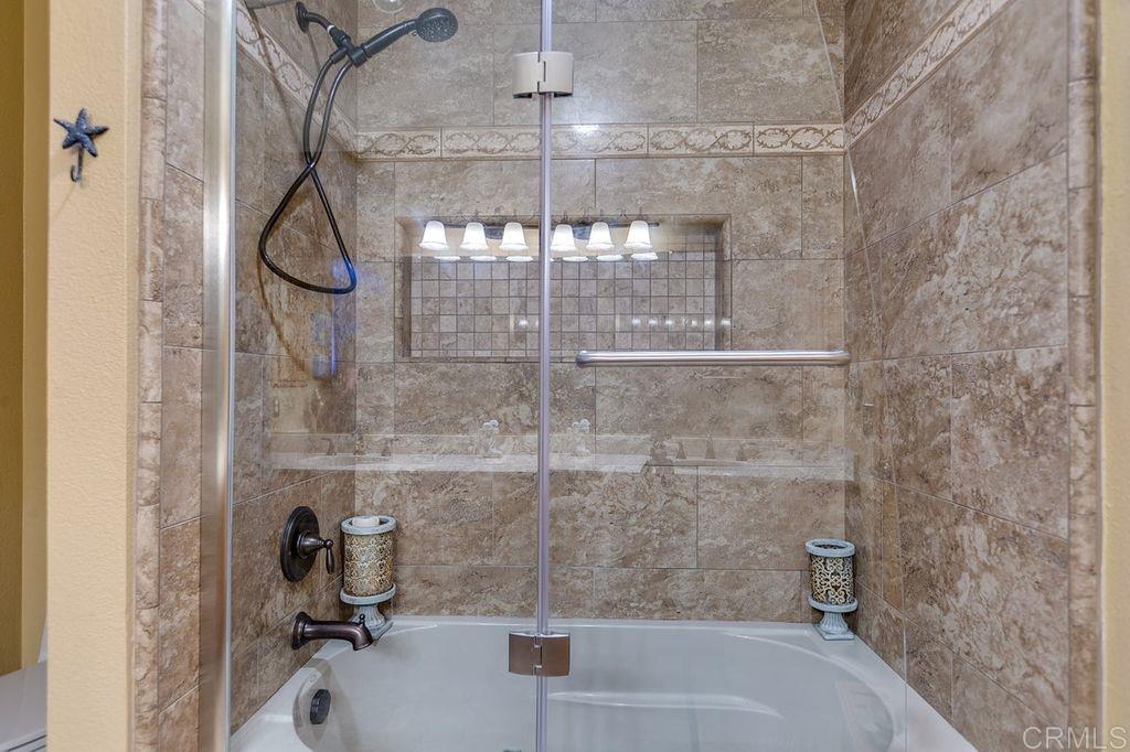 14705 Vesper Road Valley Center, CA 92082 - Photo 18 of 25 Huge soaker tub in Guest bath