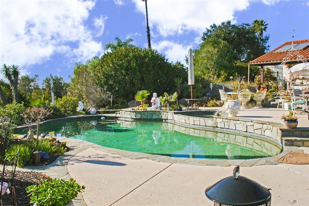 14705 Vesper Road Valley Center, CA 92082 - Photo 20 of 25 Large pool and spa
