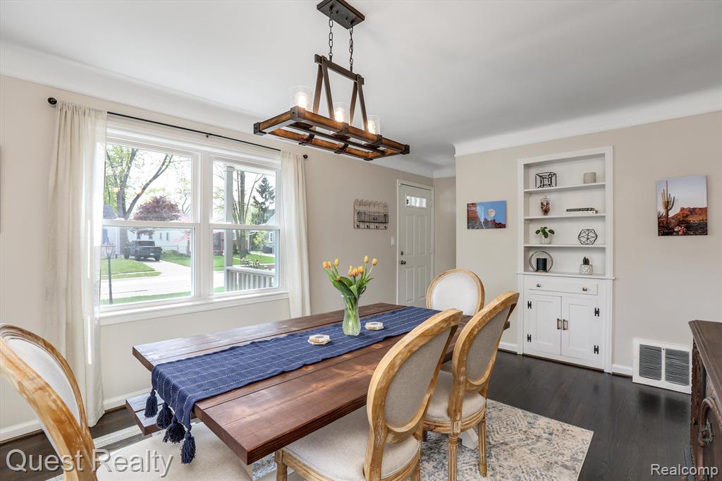 1850 Cambridge Road Berkley, MI 48072 - Photo 6 of 42