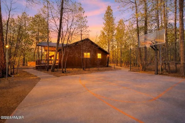 a view of a house with backyard and trees