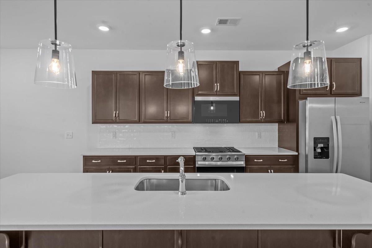 1313 Algeddis Drive Greer, SC 29651 - Photo 5 of 32