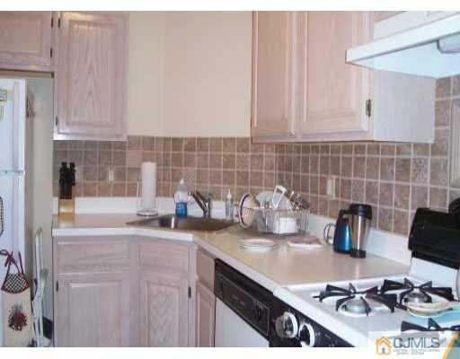 105 Inverness Drive Edison, NJ 08820 - Photo 2 of 8 Gallery Image 2