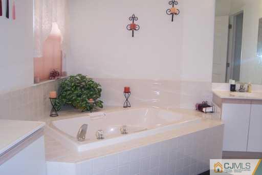 105 Inverness Drive Edison, NJ 08820 - Photo 4 of 8 Gallery Image 4