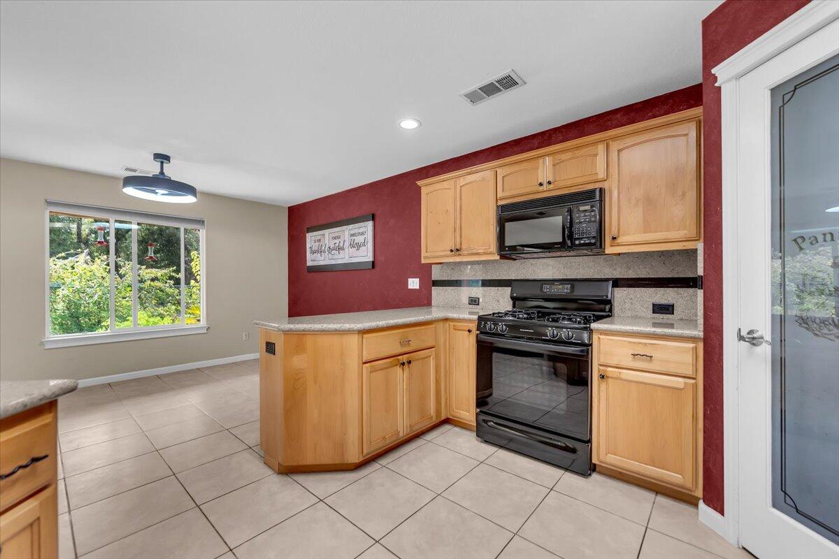 7728 Pit Road Redding, CA 96001 - Photo 10 of 32 16-DSC09356