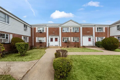 $250,000 | 221-31 Braddock Avenue, Unit UPPR | Bellerose