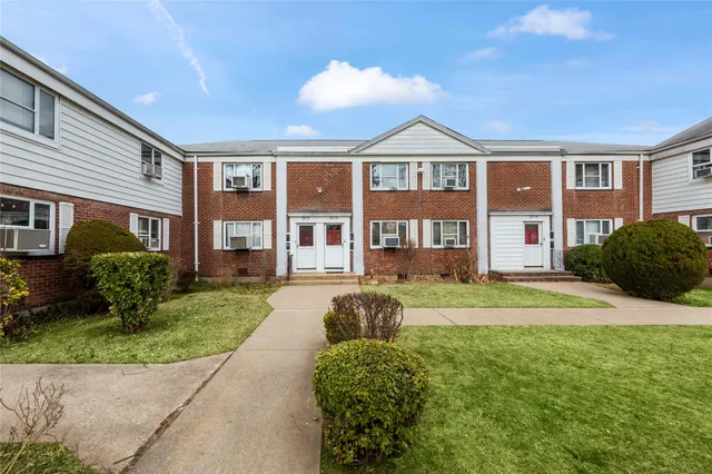 $250,000 | 221-31 Braddock Avenue, Unit UPPR | Bellerose