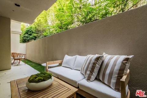 $1,395,000 | 575 South Barrington Avenue, Unit 107, Los Angeles, CA 90049