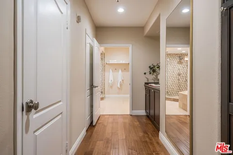 $1,395,000 | 575 South Barrington Avenue, Unit 107, Los Angeles, CA 90049