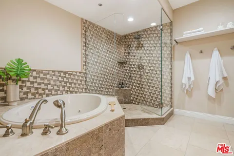 $1,395,000 | 575 South Barrington Avenue, Unit 107, Los Angeles, CA 90049