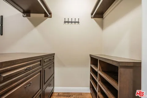 $1,395,000 | 575 South Barrington Avenue, Unit 107, Los Angeles, CA 90049