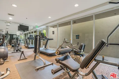 $1,395,000 | 575 South Barrington Avenue, Unit 107, Los Angeles, CA 90049