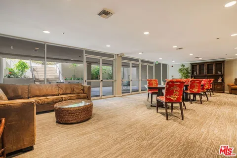 $1,395,000 | 575 South Barrington Avenue, Unit 107, Los Angeles, CA 90049