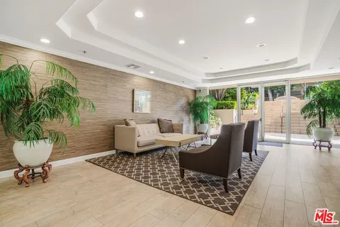 $1,395,000 | 575 South Barrington Avenue, Unit 107, Los Angeles, CA 90049