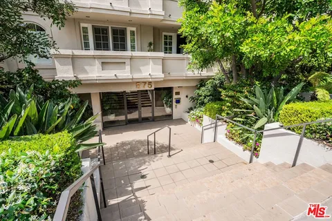 $1,395,000 | 575 South Barrington Avenue, Unit 107, Los Angeles, CA 90049