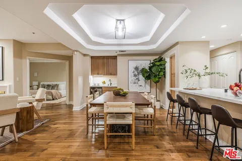 $1,395,000 | 575 South Barrington Avenue, Unit 107, Los Angeles, CA 90049