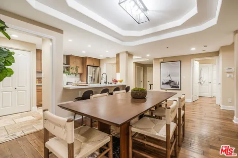 $1,395,000 | 575 South Barrington Avenue, Unit 107, Los Angeles, CA 90049