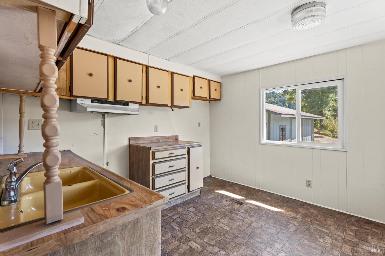 6300 Branscomb Road Laytonville, CA 95454 - Photo 10 of 24