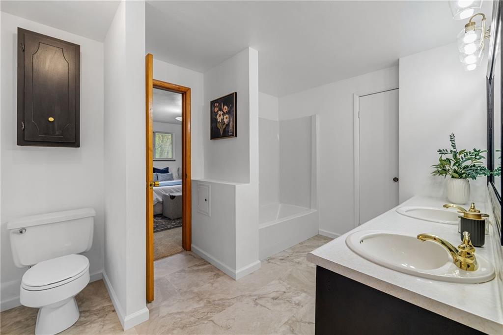 2052 Hulton Road Verona, PA 15147 - Photo 16 of 47