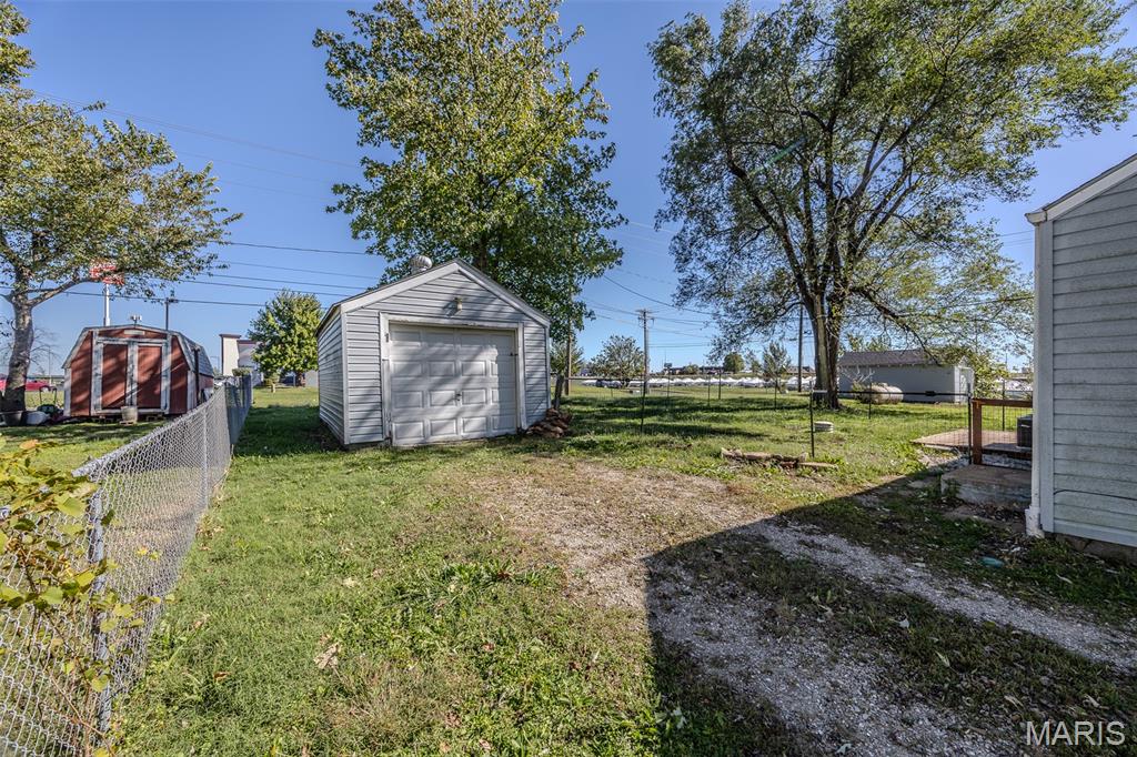 1161 Enfield Drive Lebanon, MO 65536 - Photo 25 of 44