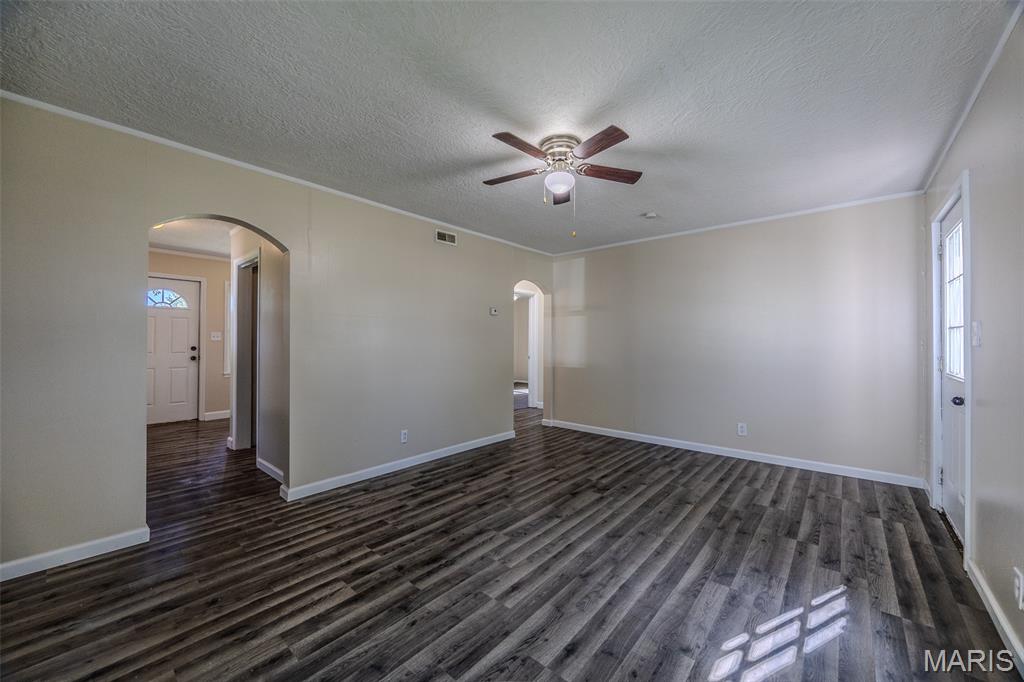 1161 Enfield Drive Lebanon, MO 65536 - Photo 5 of 44