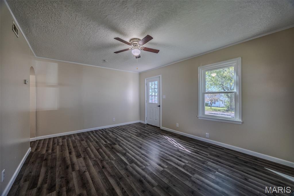 1161 Enfield Drive Lebanon, MO 65536 - Photo 6 of 44