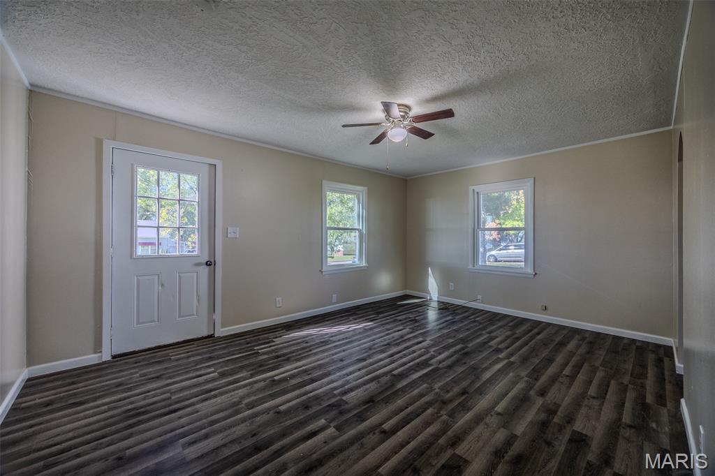 1161 Enfield Drive Lebanon, MO 65536 - Photo 7 of 44