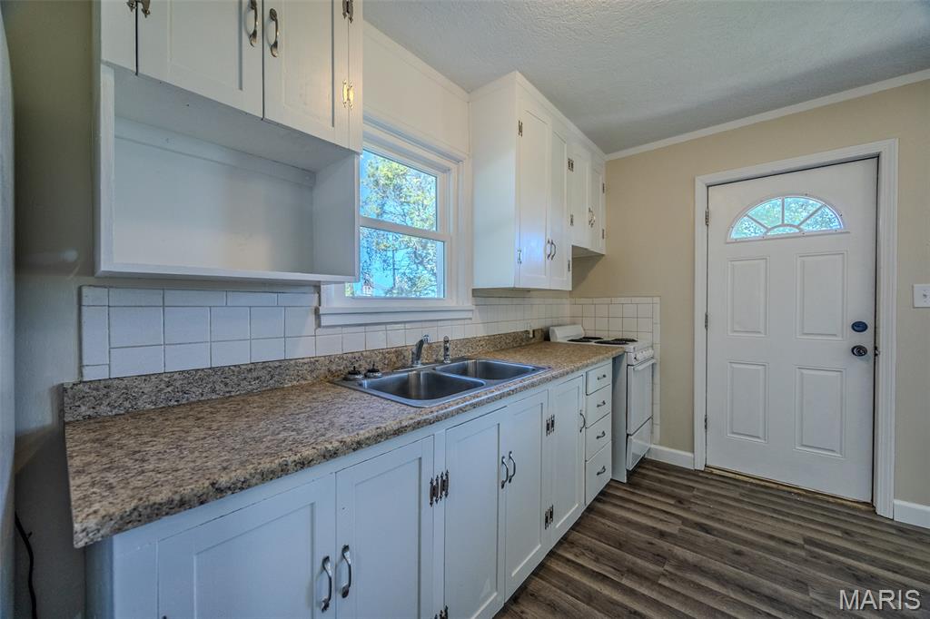 1161 Enfield Drive Lebanon, MO 65536 - Photo 8 of 44