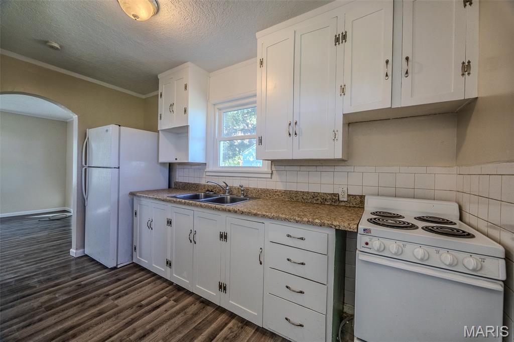 1161 Enfield Drive Lebanon, MO 65536 - Photo 9 of 44