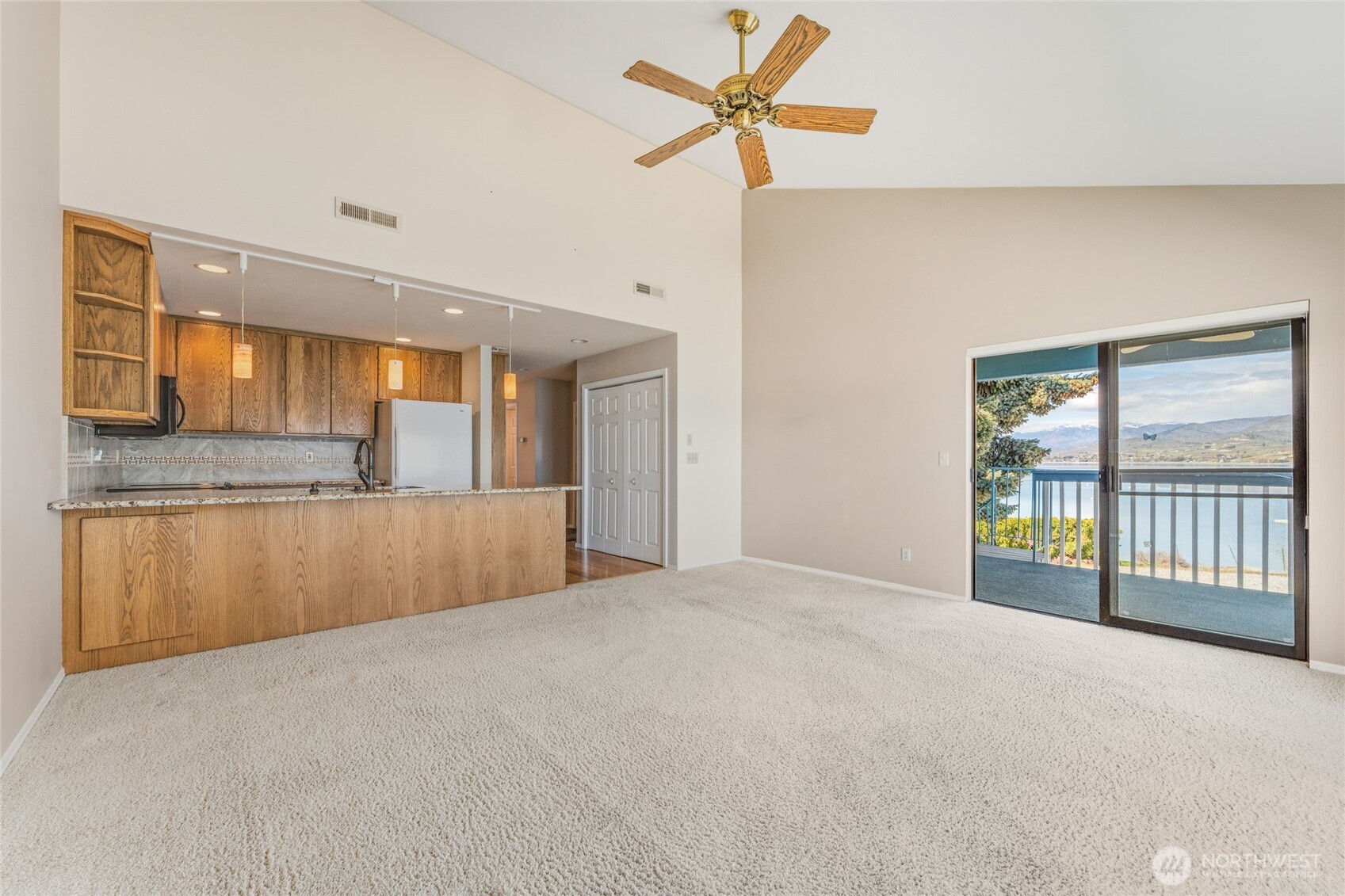 60 South Lakeshore Road, Unit 2L Chelan, WA 98816 - Photo 12 of 34