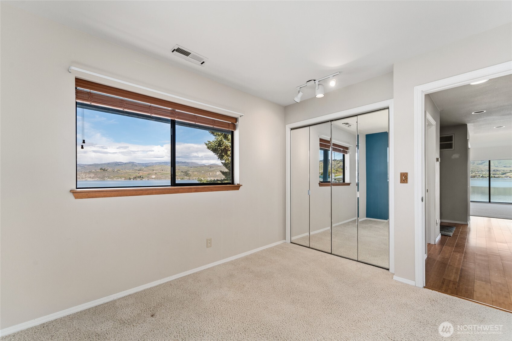 60 South Lakeshore Road, Unit 2L Chelan, WA 98816 - Photo 20 of 34