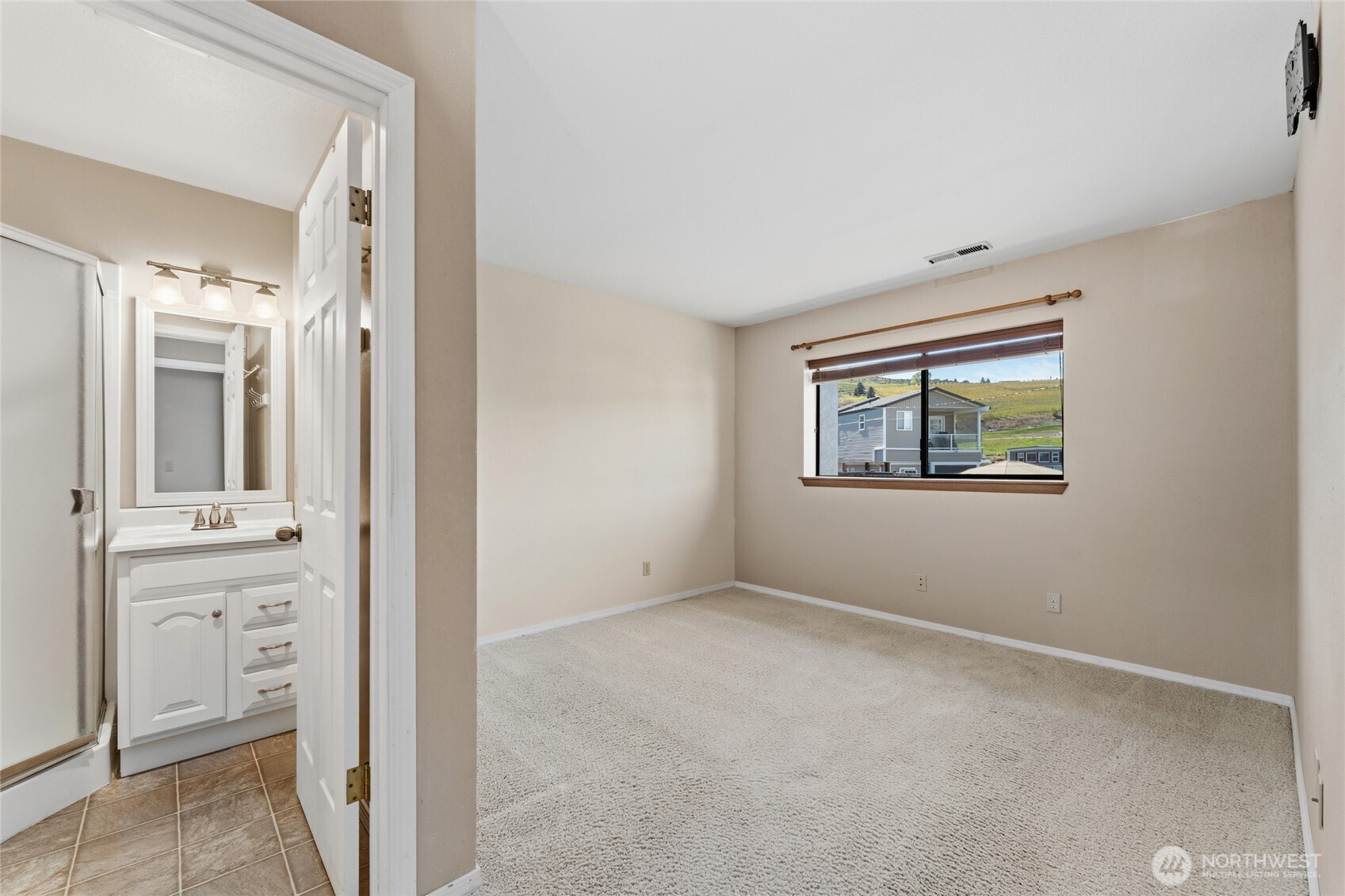 60 South Lakeshore Road, Unit 2L Chelan, WA 98816 - Photo 21 of 34