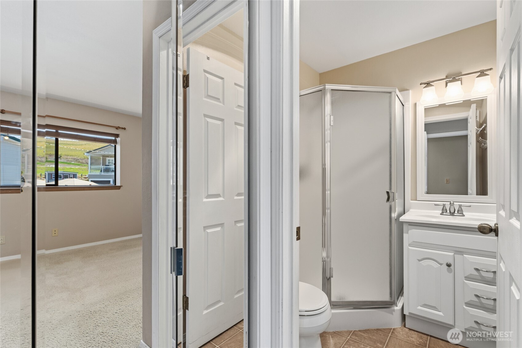 60 South Lakeshore Road, Unit 2L Chelan, WA 98816 - Photo 22 of 34