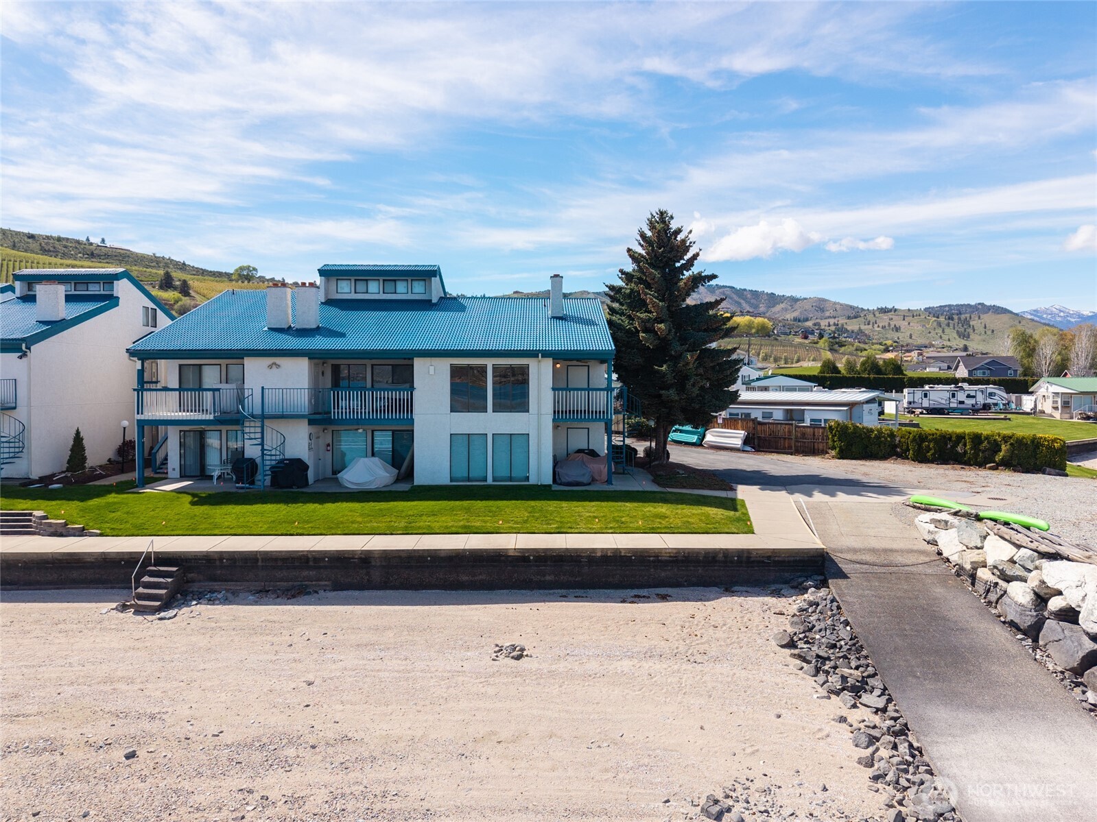 60 South Lakeshore Road, Unit 2L Chelan, WA 98816 - Photo 28 of 34