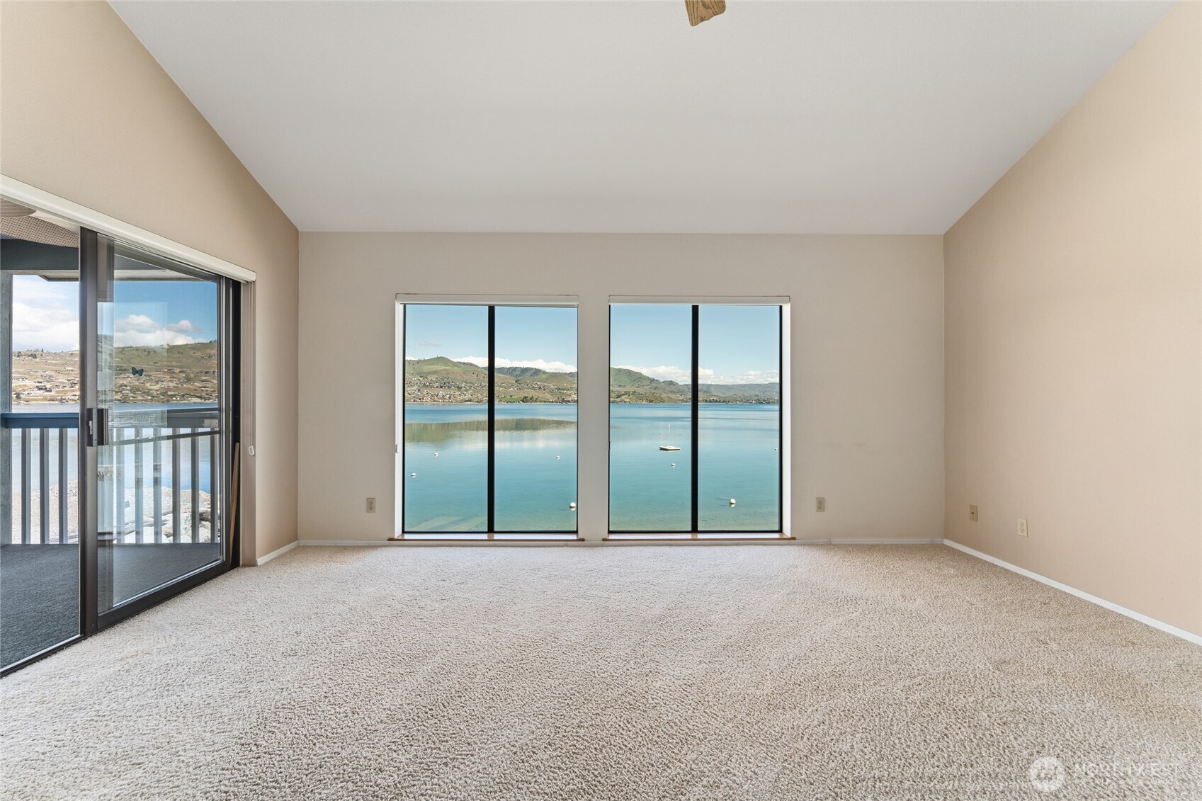 60 South Lakeshore Road, Unit 2L Chelan, WA 98816 - Photo 4 of 34