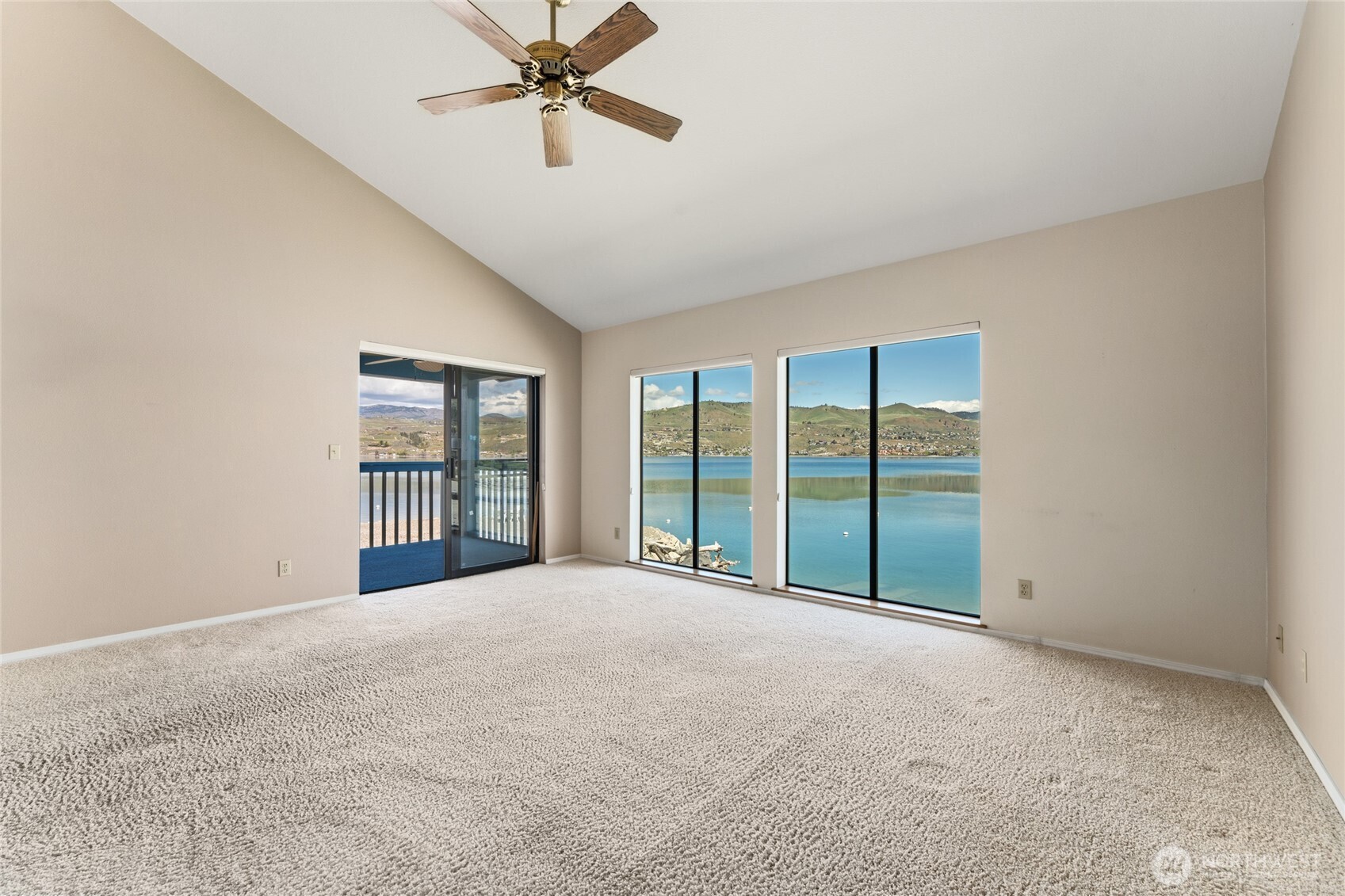 60 South Lakeshore Road, Unit 2L Chelan, WA 98816 - Photo 5 of 34