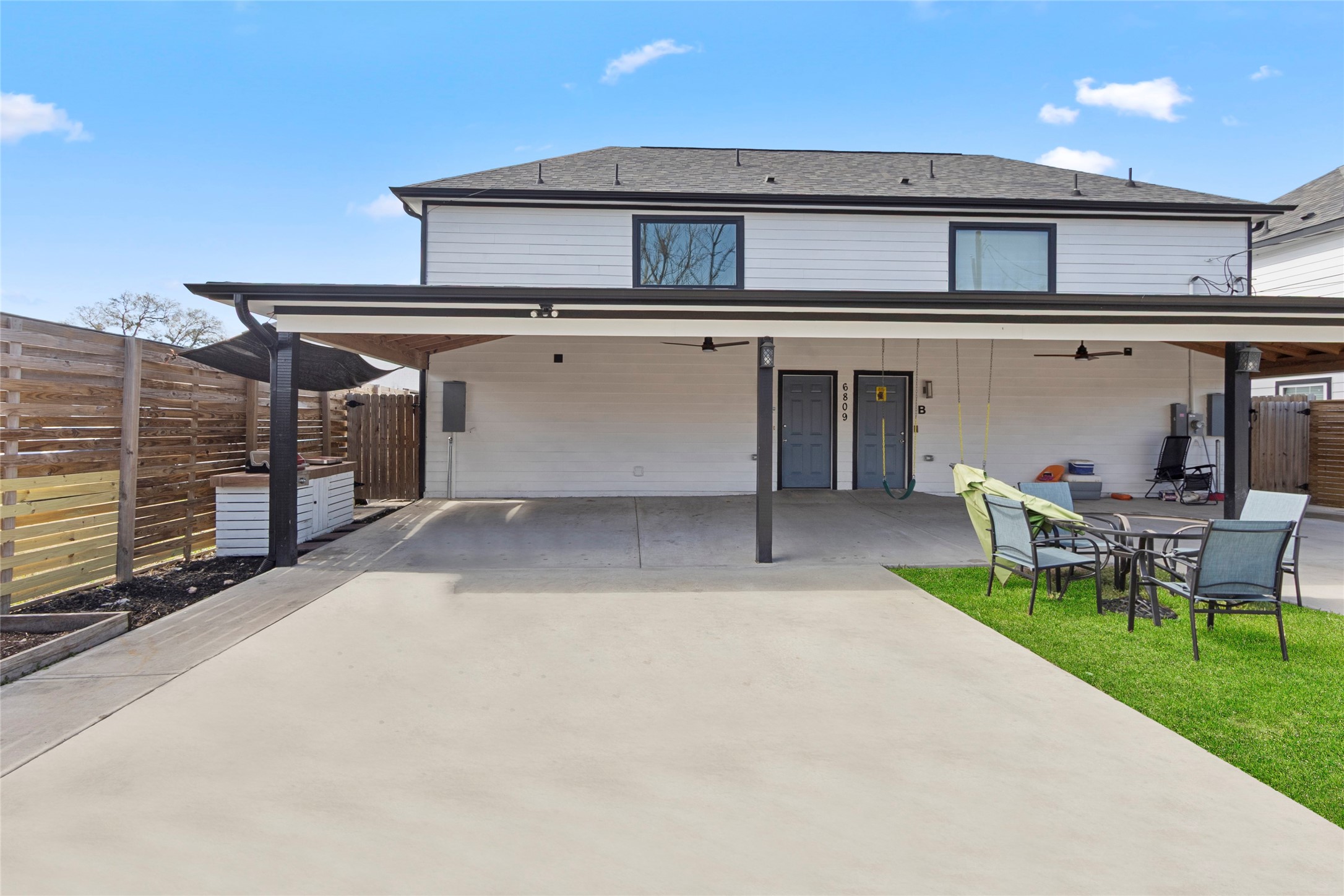 6809 Glass Street, Unit A Houston, TX 77016 - Photo 15 of 20 Front elevation with car porch or outdoor area for relaxation