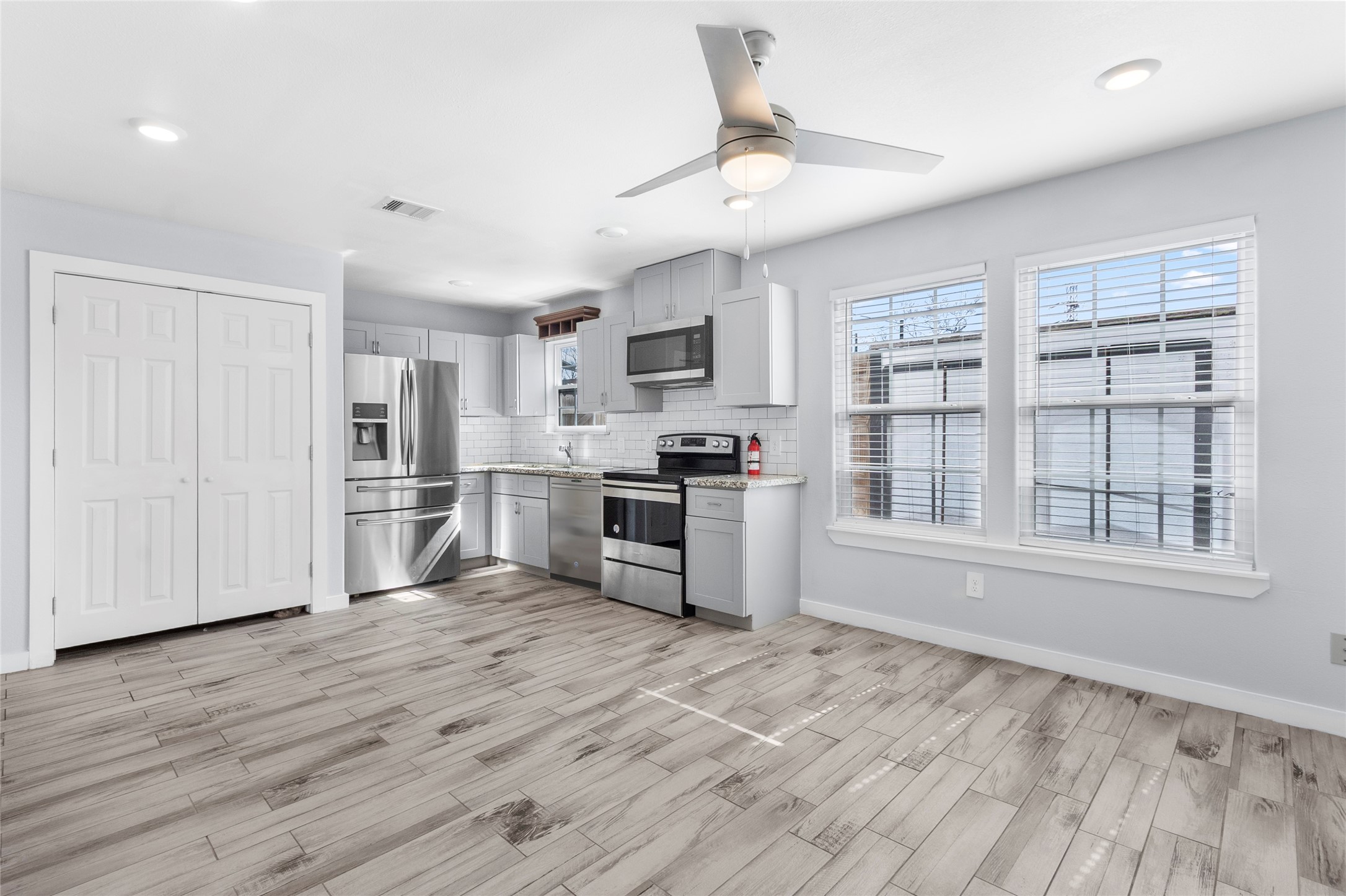 6809 Glass Street, Unit A Houston, TX 77016 - Photo 4 of 20 Another view of the open living area