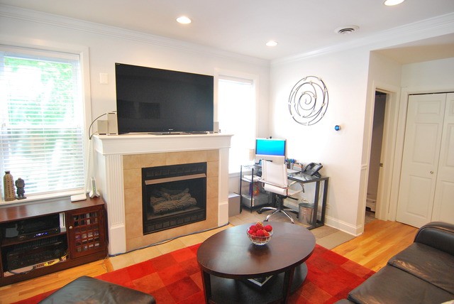 941 West Gordon Terrace, Unit 1E Chicago, IL 60613 - Photo 4 of 14 a living room with furniture and a fireplace
